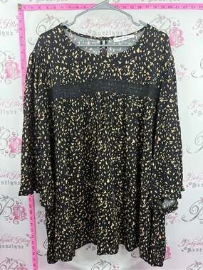 IN EVERY STORY blouse shirt Black and Tan Printed Lace-Trim Blouse
